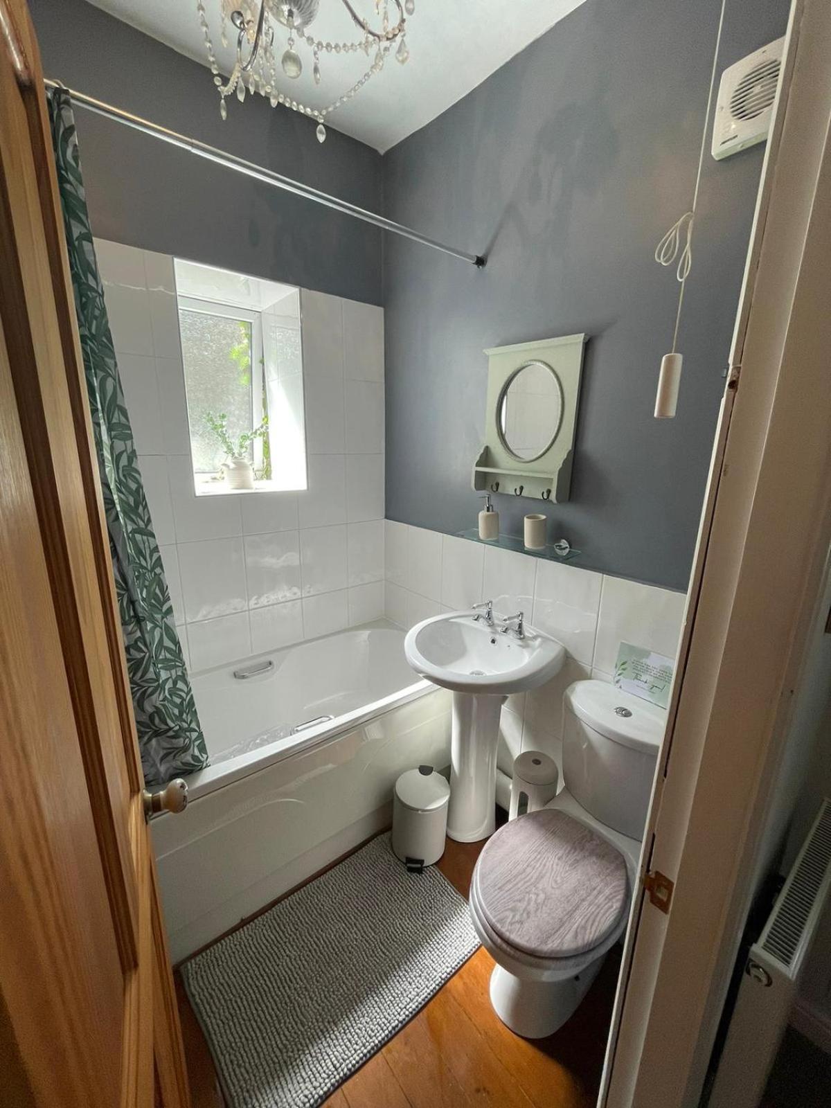 The Little Hideaway - Historic Gem Off Haworth Main Street Villa Bagian luar foto